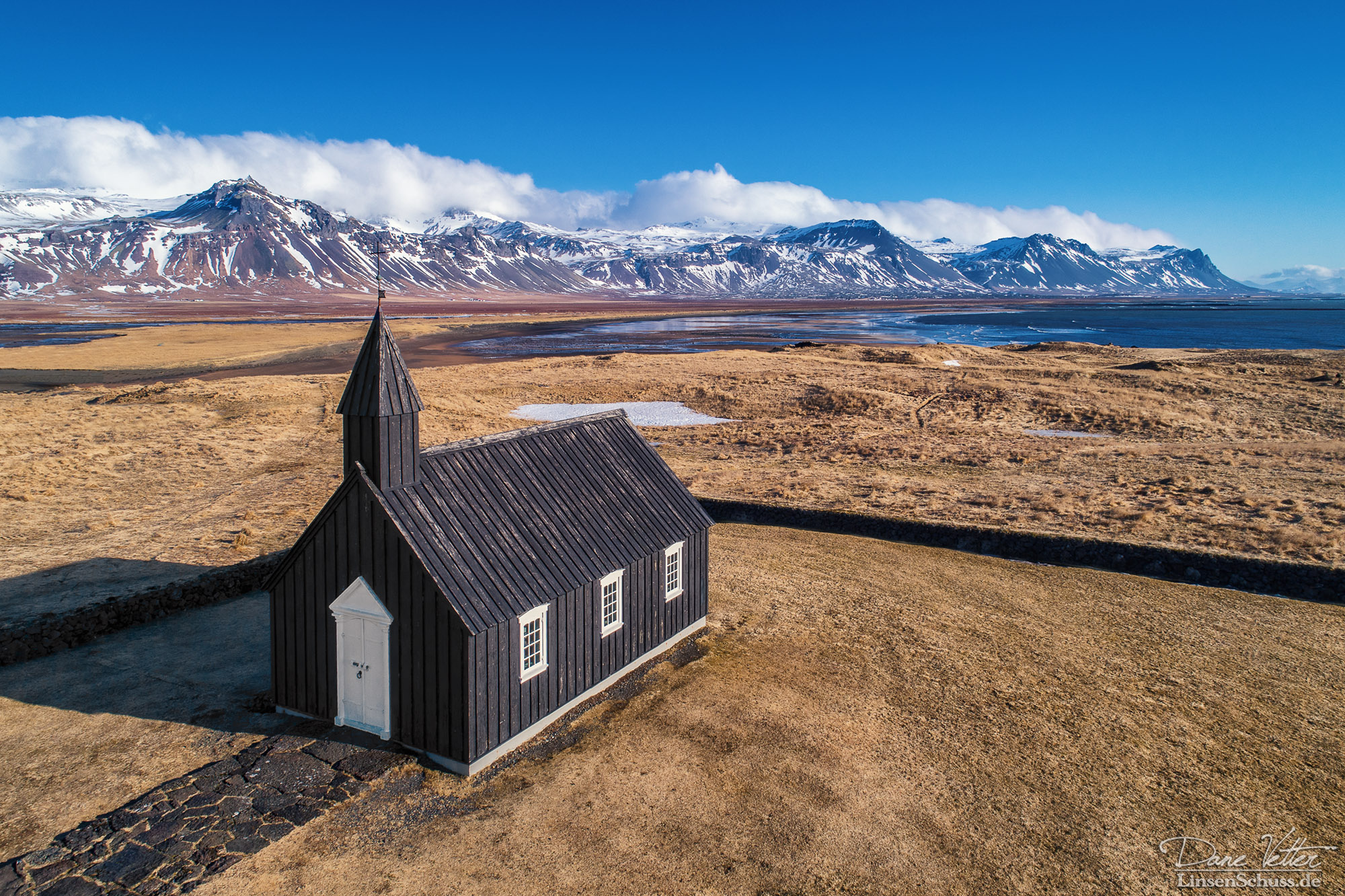 Die schwarze Kirche von Búðir